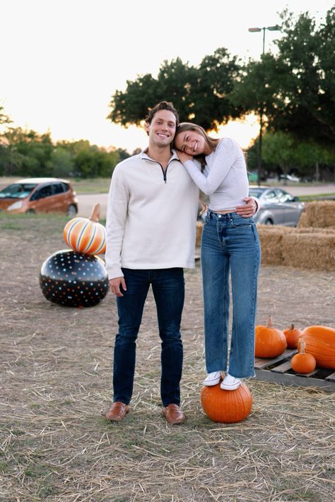 Picture inspiration for couple, pumpkin, patch pictures, Instagram, pose inspiration, Pinterest Pumpkin Patch Couple Outfit Ideas, Pumpkin Patch Outfit Photoshoot, Fall Couples Pumpkin Patch, Diy Fall Couple Pictures, Simple Fall Couple Pictures, Fall Pictures At Pumpkin Patch, Pumpkin Patch Ideas Pictures, Pumping Patch Pictures, Couples Photos Pumpkin Patch