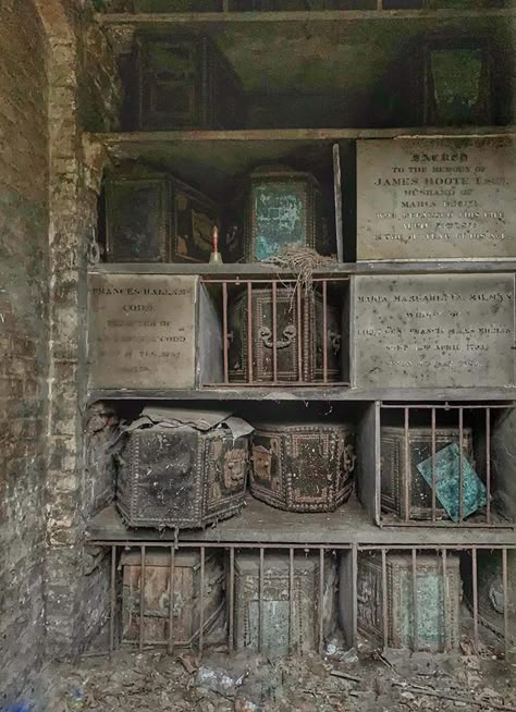 Tucked away in a London cemetery lie the beautiful old coffins of Victorian gentry. Wealthy families could choose handsomely decorated lead-lined coffins for their loved ones, to rest on open shelves. Some cemeteries even charged a small fee for Victorian visitors to view the coffins. Their relatives themselves have long-since passed leaving the catacombs neglected. Abandoned Cemetery, Medieval Britain, Memento Mori Photos, Halloween Gravestones, Cemetery Statues, Ancient Tomb, Creepy Houses, Halloween Tombstones, Famous Graves