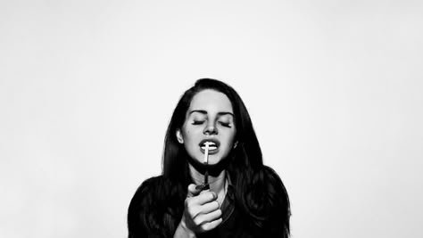 Lana Del Rey Desktop Wallpaper, Desktop Wallpaper Black And White, Lana Del Ray Style, Ldr Wallpaper, Desktop Wallpaper Black, Lana Del Rey Quotes, Grey Wallpaper Iphone, Desktop Wallpaper Macbook, Lana Del Rey Art