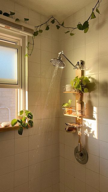 Cottagecore Bathroom Aesthetic, Cottagecore Room Ideas, Garden Toilet, Small Room Design Bedroom, Aesthetic Apartment, Do Not Worry, Dream Apartment Decor, Beach Room, Bathroom Plants