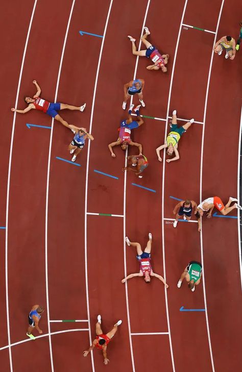 Sports Celebration Photography, Running Group Aesthetic, Iconic Sports Photos, Sports Photography Aesthetic, Olympic Photography, Olympics Photography, Athletics Photography, Olympics Aesthetic, Athlete Instagram