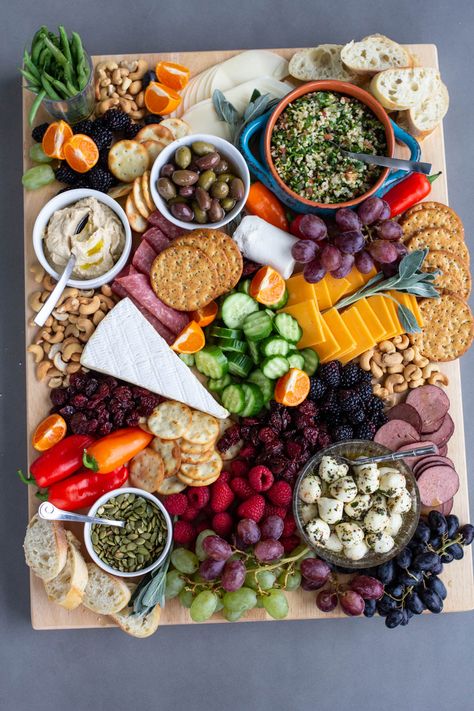 How to Build a Charcuterie Board Vegan Cheese Boards, Vegan Halloween, Charcuterie Inspiration, Charcuterie And Cheese Board, Charcuterie Recipes, Vegan Appetizers, Diet Vegetarian, Food Platters, Vegan Cheese