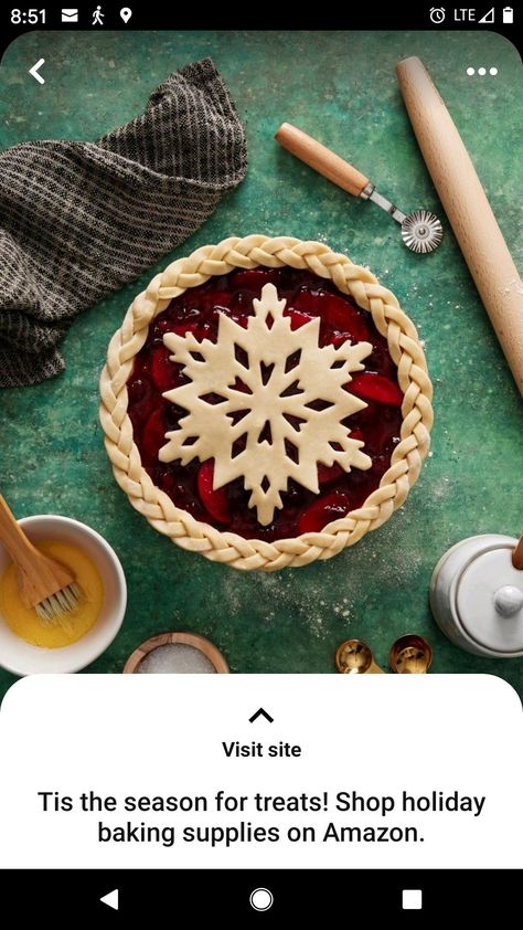 Christmas Pie Crust Designs, Christmas Pie Crust, Pie Crust Art, Decorative Pie Crust, Festive Baking, Pie Crust Designs, Christmas Pie, Holiday Pies, Pie Day