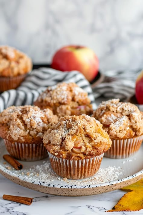 Apple Crisp Muffins Recipes, School Baking Ideas, Easy Fall Muffins, Baking Ideas Autumn, Best Fall Muffins, Muffin Recipes Fall, Backing Ideas Fall, Apple And Cinnamon Muffins, Apple And Cinnamon Cake