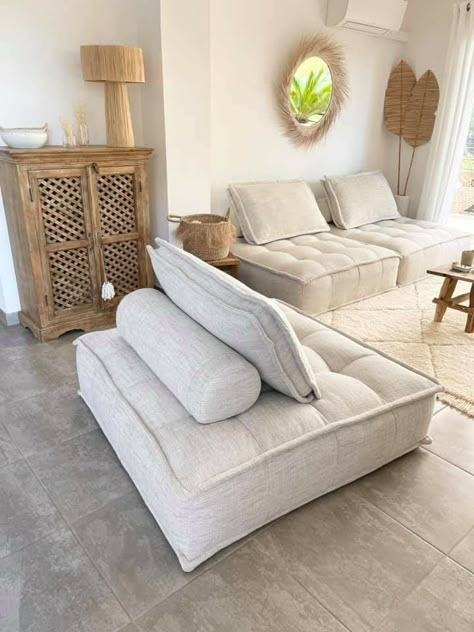 Floor Seating Living Room, Floor Couch, Barn Living, Sofa Ideas, Ideas For Living Room, Floor Seating, Yoga Room, Entrance Decor, Living Room Decor Apartment