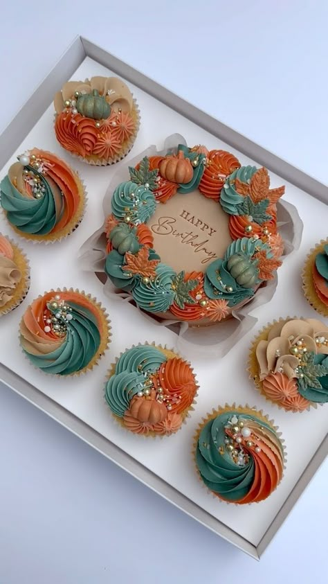 Cakes With Cupcakes Around It Ideas, Bento Box Cake And Cupcakes, Autumn Theme Cupcakes, Birthday Cake From Box Cake, Birthday Cake With Cupcakes Around It, Bento Cupcake Combo, Cake Bento Box Ideas, Bento Cake Box Ideas, Autumn Bento Cake