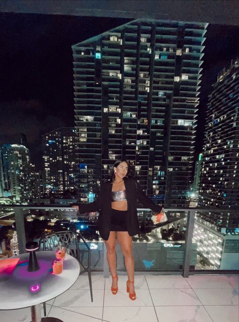 Rooftop Dinner Outfit, Dinner Outfits, Night Outfits, City Lights, Miami, Texas, Glitter, Fashion Outfits, Black