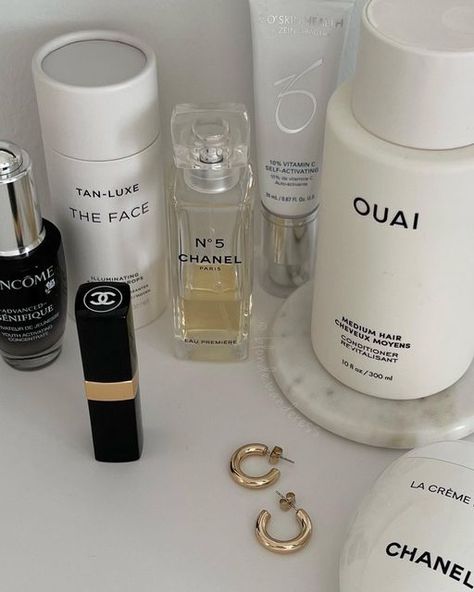 Sarah | Neutral lifestyle & aesthetics on Instagram: "#beautyessentials" Neutral Skincare Aesthetic, Cream Astethic, Neutral Motivation Aesthetic, Beige Skincare Aesthetic, Skin Care Beige Aesthetic, Soft Girl Aesthetic Makeup, Neutral Lifestyle, Minimal Makeup Collection Aesthetic, Beauty Vanity