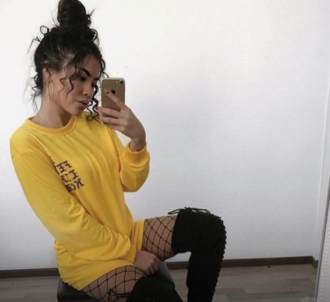 Lace Outfits, Fest Outfits, Instagram Baddie, Yellow Outfit, Fishnet Stockings, Outfit Goals, Looks Style, Baddie Outfits, Fashion Outfit