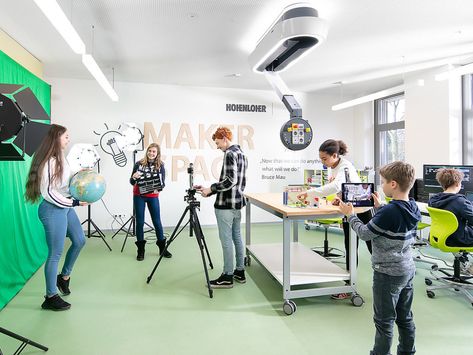 Pupils in the Makerspace Makerspace Design, Interdisciplinary Learning, Makerspace Library, Maker Labs, Tech Room, Economics Lessons, Stem Classroom, Interactive Presentation, 21st Century Skills