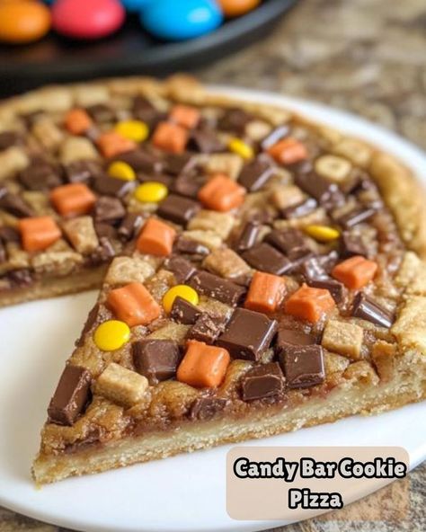 Recipes Lovers with Olivia | 🍫🍪 Candy Bar Cookie Pizza 🍪🍫 | Facebook Candy Pizza, Pizza Ranch, Pizza Cookies, Candy Bar Cookies, Gooey Chocolate Chip Cookies, Cookie Pizza, Dessert Pizza, Cookie Cups, Melted Chocolate