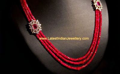 Ruby Jewelry Necklaces, Pearl Necklace Designs, Beaded Jewels, Ruby Beads, Beaded Jewellery, Beads Chain, Beaded Jewelry Designs, Gold Jewelry Necklace, India Jewelry