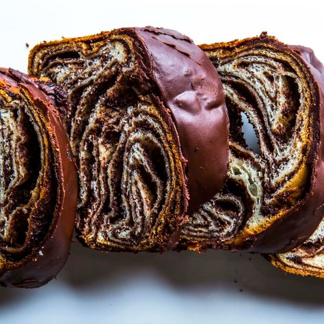 Jewish Desserts, Jewish Holiday Recipes, Jewish Deli, Jewish Cuisine, Babka Recipe, Chocolate Babka, Bread Recipes Sweet, Jewish Recipes, Dessert Lover