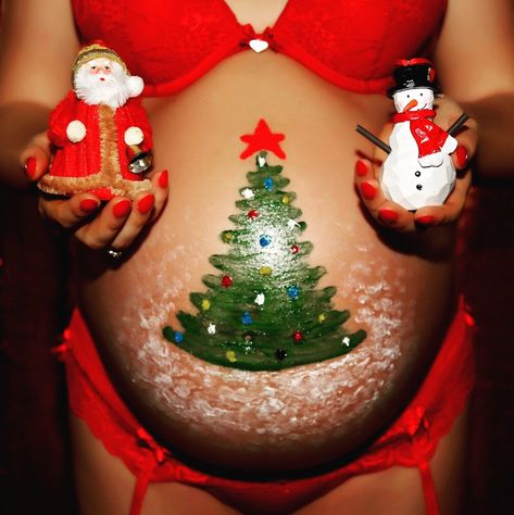 Belly Christmas Photos, Thanksgiving Belly Painting Pregnant, Christmas Belly Painting Pregnant, Christmas Belly Painting, Halloween Belly Painting Pregnant, Christmas Pregnancy Photoshoot, Maternity Belly Painting, Christmas Maternity Shoot, Belly Painting Pregnant