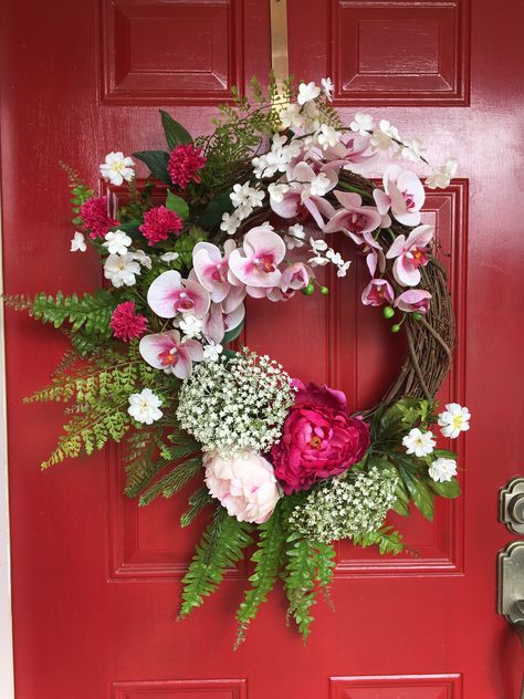 Orchids and peonies Orchid Wreath, Tropical Doors, Door Ornament, Floral Door Wreaths, Rose Flower Arrangements, Deco Mesh Wreaths Diy, Easy Diy Wreaths, Mesh Wreath Diy, Summer Front Door Wreath