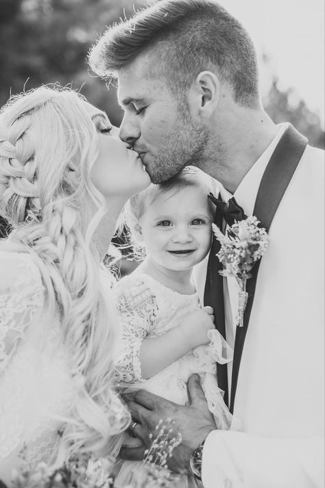 Family Of 3 Wedding Photo, Wedding Picture Ideas With Daughter, Wedding Photos With Infant, Mommy Daughter Wedding Pictures, Bride And Son Wedding Photos, Wedding Pictures With Daughter, Bride With Daughter, Wedding Pics With Kids, Wedding Photo Ideas With Son