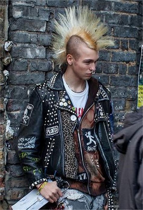 Punk Punk Fashion Men, Punk Guys, Punk Mohawk, Punk Leather Jacket, Punk Subculture, Punk Outfit, 2000s Punk, Punk Boy, 80s Punk