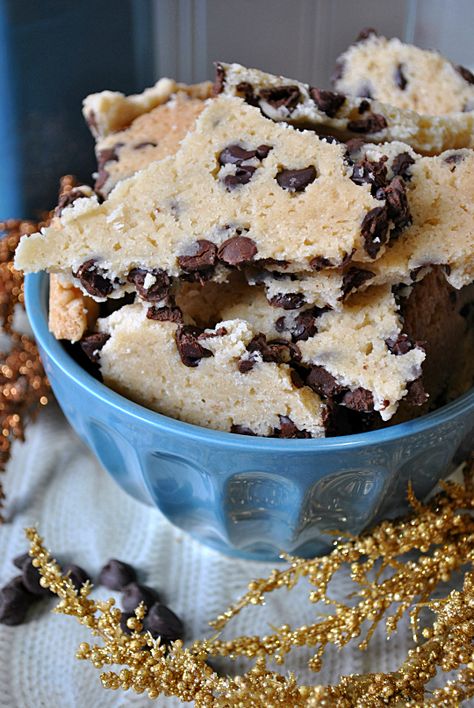 Bulldog Brittle, Cookie Brittle Recipe, Cookie Brittle, Chocolate Chip Cookie Recipe, Chip Cookie Recipe, Yummy Sweets, Chocolate Chip Cookie, Eat Dessert, Sweets Treats