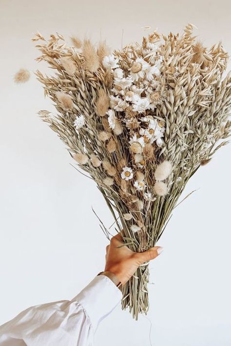 Fleurs Diy, Wildflower Bouquet, Beige Aesthetic, Dried Flower Arrangements, Flowers Nature, Pretty Flowers, Mother Nature, Colorful Flowers, Boho Wedding