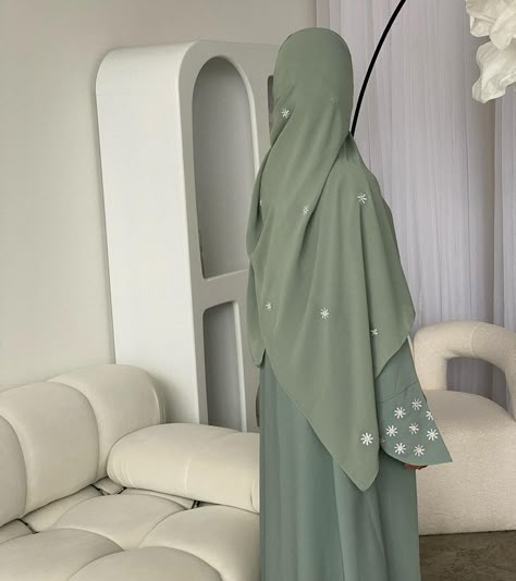 Sage Green Abaya Aesthetic, Sage Green Hijab Outfit, Green Hijab Aesthetic, Sage Green Hijab, Sage Green Abaya, Green Abaya, Green Hijab Outfit, Cute Hijabi Outfits, Green Hijab