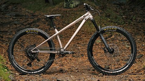 Commencal Meta HT XS Bridges Gap between Shred-Ready Kids & Adult All-Mountain Bikes - Bikerumor Hardtail Mtb, Hardtail Mountain Bike, Downhill Bike, Enduro Mtb, Big Mountain, Bike Rider, Trail Riding, Kids Ride On, Dirt Bike