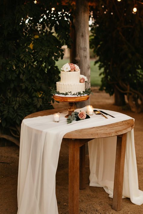 Wedding Cake Table Inspiration, Rustic Cake Table Wedding, Simple Cake Table Decor, Round Wedding Cake Table, Small Two Tier Wedding Cake, Simple Cake Table, Rustic Cake Tables, Wedding Cake Display Table, Vineyard Wedding Decor