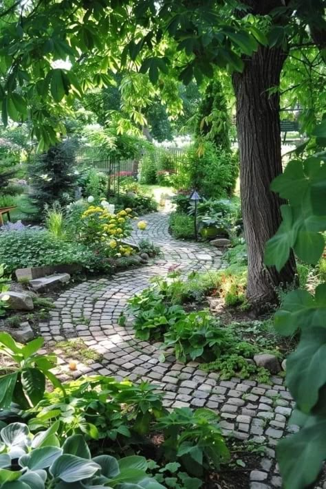 Shaded Backyard Landscaping, Backyard Garden Aesthetic, Lawn Design Ideas, Meditation Garden Ideas, Side Garden Ideas, Woodland Garden Ideas, Garden Pathway Ideas, Diy Garden Design, Garden Path Ideas