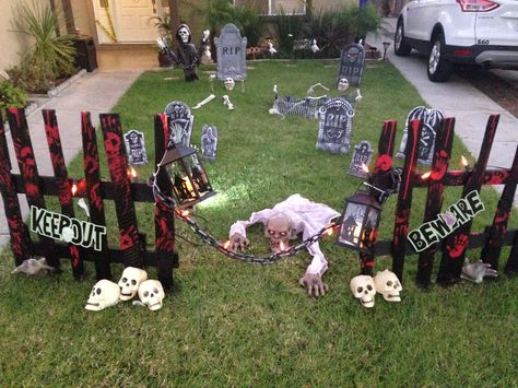 Front Yard Halloween Decorations, Halloween Decorations Outdoor Porch, Scary Halloween Decorations Outdoor, Halloween Decoration Ideas, Halloween Diy Outdoor, Halloween Decor Diy, Halloween Outside, Easy Diy Halloween Decorations, Casa Halloween