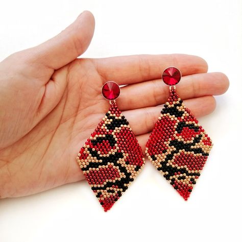 Bead Bottle, Beaded Earrings Native, Bead Weaving Tutorials, Brick Stitch Earrings, Beaded Earrings Patterns, Jewelry Design Earrings, Handmade Beaded Jewelry, Flower Embroidery Designs, Beaded Accessories