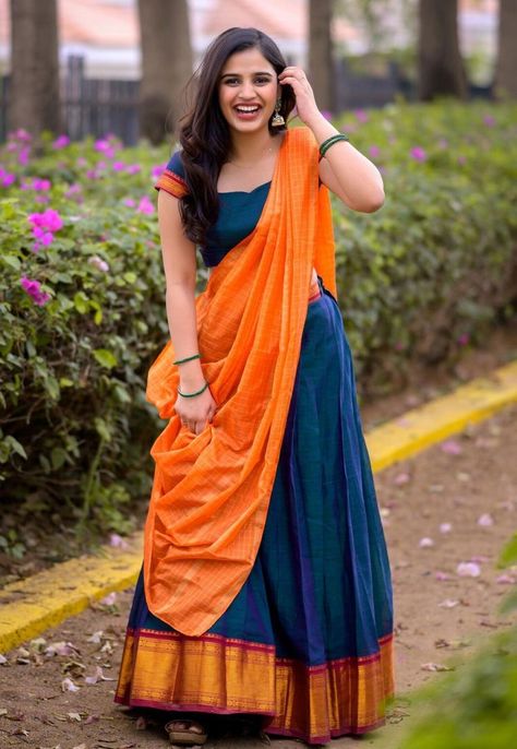 Sadi Photo Poses, Half Saree Photoshoot, Varsha Dsouza, Half Saree Poses, Fashion College Student, Saree Skirt, Saree Pose, Half Saree Function, Black Dress Style