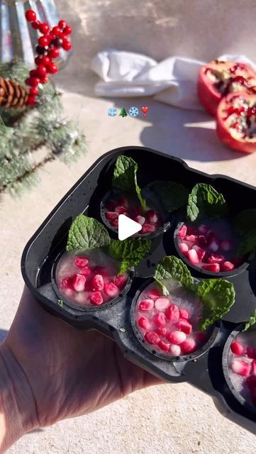 Ice Tutorial, Fancy Ice Cubes, Fancy Ice, Christmas Eats, Ice Molds, Pomegranate Seeds, Holiday Wreath, Lemon Water, Holiday Drinks