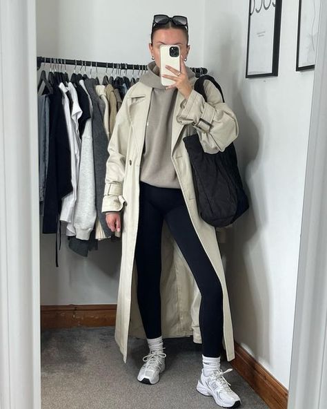 Casual Trench Coat Outfit, Fall Outfit Trends, Fall Clothes For Women, Trench Outfit, Coat Outfit Casual, Sporty Chic Outfits, Casual Sporty Outfits, Casual Trench Coat, Outfit Sporty