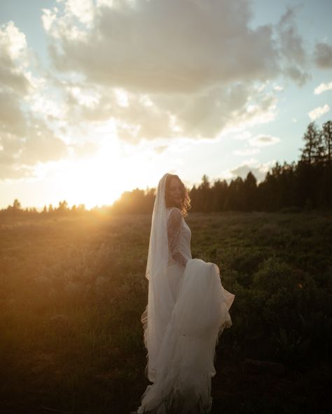 bridal portraits in the mountains 🎞️🖤 always down for a fun bridal session ✨ • • • • • • #wedding#bridal#bridals#bridaldress#model#idahowedding#idaho#mountain#mountainbrides#aesthetic#love#dress#weddingstyle#weddingdress#vogue#beauty#lovestory#sunset#bridalsession Nikkah Photos, December Photoshoot, Mountain Bridals, Wyoming Wedding, Wyoming Weddings, Bridal Photoshoot, Vogue Beauty, Bridal Portrait, Aesthetic Love