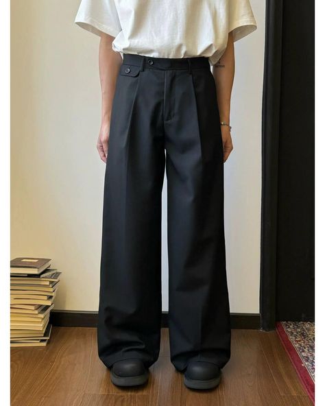 Nine Drape Pleated Trousers • Discover Trending Men's Fashion From Asia • Collection: Nine's Closet . . #koreanfashion #streetwear #outfitidea #styleinspo #mensfashion Pleated Pants Outfit, Trousers Outfit Men, Inspi Outfit, Mens Casual Outfits Summer, Men's Outfits, Baggy Trousers, Formal Outfits, Brown Outfit, Pleated Trousers