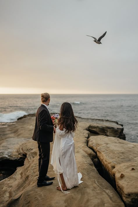 Bride and groom looking out at the ocean during their cliffside elopement in San Diego. See more Southern California elopement locations, Southern California elopement ideas, and Southern California elopement photos! Book Kim for your destination wedding photography or California elopement photography at kimkayephotography.com! Sunset Cliffs San Diego Elopement, Sunset Cliffs Elopement, San Diego Photography Locations, Lighthouse Elopement, Cliff Elopement, Elopement Activities, Sunset Cliffs Wedding, Oregon Spring, California Elopement Locations