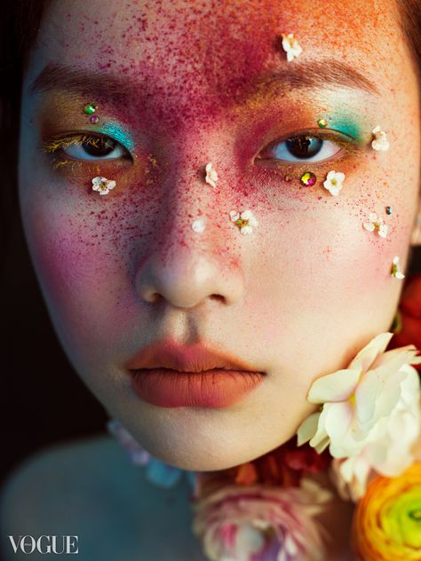 Beauty Photography Creative, Editorial Makeup Creative, Vogue Makeup, Fashion Editorial Makeup, Flower Makeup, High Fashion Makeup, Too Real, Face Art Makeup, Avant Garde Makeup