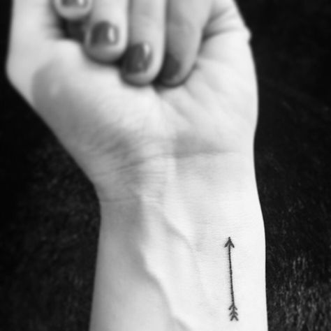 Best Small and Minimalist Tattoo Designs #tattoo #tattoosforwomen #minimaltattoo #smalltattoos Arrow Tattoo Placements, Laura Barton, Arrow Tattoo On Wrist, Inner Wrist Tattoos, Tattoo Arrow, Small Arrow Tattoos, Typography Tattoo, Omerta Tattoo, Tattoo Equipment