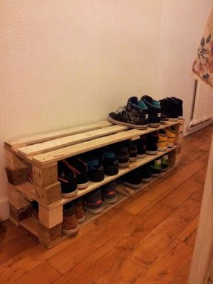 40+ Creative And Simple DIY Shoes Pallet Rack Ideas For You | ARA HOME Rak Sepatu Diy, Ikea Bissa, Diy Cubbies, Diy Shoe Rack Ideas, Pallet Shoe Rack, Shoe Organization Diy, Diy Shoe Rack, Diy Shoe, Pallet Decor