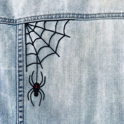 cityrat on Instagram: “been stitching super slowly these days, so here is a fall throwback 🕷🕸” Spider Web Embroidery Tutorial, Embroidered Spider Web, Spider Embroidery Design, Hand Embroidery Aesthetic, Embroidery Spider Web, Embroidery Clothes Diy, Clothing Embroidery Ideas, Stitching Aesthetic, Art On Jeans