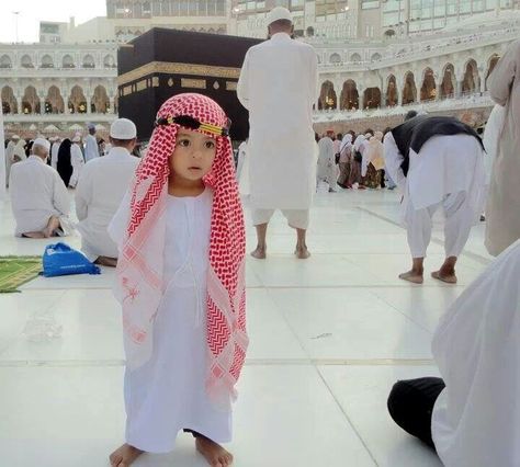 Awww MashAllah! Shemagh Scarf, Muslim Boy Names, Muslim Images, Online Quran, Muslim Kids, Muslim Girls, Baby Boy Names, Children Photography, Baby Pictures