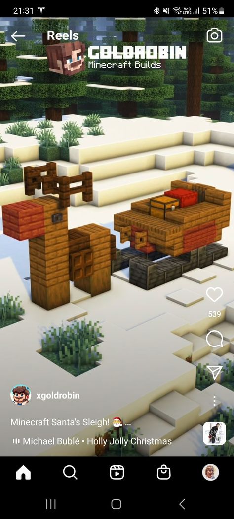 Christmas Market Minecraft, Minecraft Gingerbread House Ideas, Holiday Minecraft Builds, Minecraft Christmas Interior, Minecraft Santa Sleigh, Minecraft Meat Shop, Minecraft Building Ideas Winter, Gingerbread House Minecraft, Christmas House Minecraft