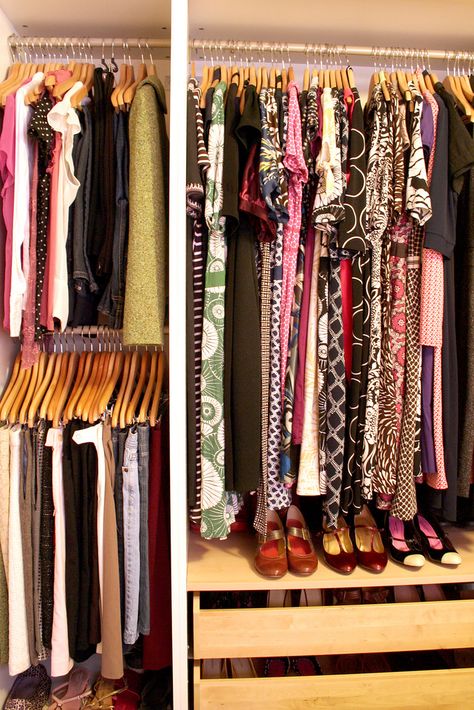 Closet Ideas Para Organizar Ropa, Dorm Things, Ikea Pax Wardrobe, Pax Wardrobe, Dorm Ideas, Clothes And Shoes, Master Closet, True Life, College Student