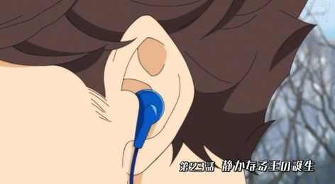 BLUE EARPHONES 🇦🇷👂🏼 on Twitter: "can we get oikawa trending bc of a shot of his ear???? BLUE EARPHONES YALL… " Iwaizumi Hajime, Haikyuu Meme, Oikawa Tooru, A Silent Voice, Fb Memes, Pictures To Paint, Haikyu!!, Anime Memes, Favorite Character