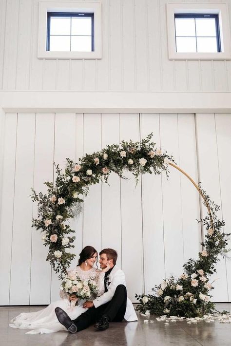 Wedding Arch Round Flowers, Wedding Arch Circle, Circle Wedding Arch, Flower Circle Wedding Ceremony, Circle Wedding Arch White Flowers, Gold Circular Wedding Arch, Gold Circle Arch With Greenery, Bridal Balloons, Photo Backdrop Stand