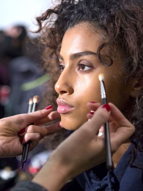 Makeup Artists Say This Is the Order You Should Be Applying Your Makeup Applying Makeup Aesthetic, Orange Colour Corrector, Eyelash Extension Removal, Apply Concealer, Chanel Hydra Beauty, Colour Corrector, Complete Makeup, Makeup Order, Orange Makeup