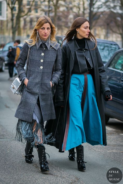 Ada Kokosar and Giorgia Tordini by STYLEDUMONDE Street Style Fashion Photography Georgia Tordini, Georgia Fowler Street Style, Georgia Toffolo Style, Nina Agdal Street Style, Ada Kokosar, Gilda Ambrosio Mini Skirt, Street Style 2017, Winter Outfit Inspiration, Street Fashion Photography