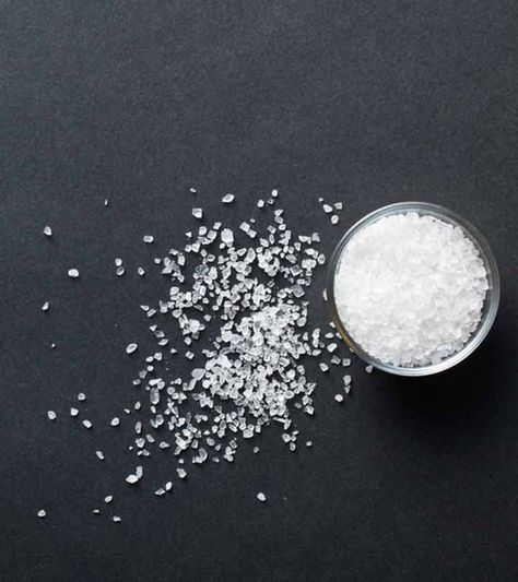 Sprinkle Some Salt Around The House – Here’s Why It’s So Amazing And Why You Should Do It Clean House With Dogs, Cleaning Sink Drains, Teeth Images, Sprinkle Salt, Homemade Cleaning Solutions, Fool Proof Recipes, Household Cleaning Tips, Cleaning Recipes, Drying Clothes