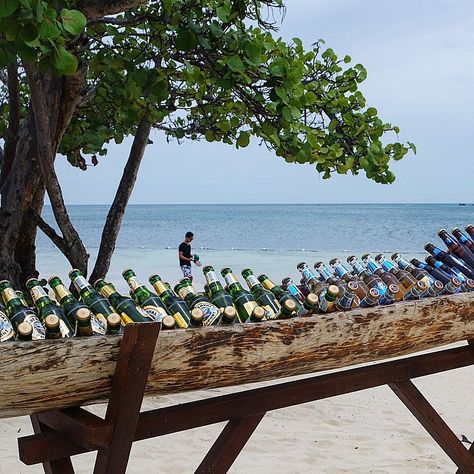 Cervecitas heladas #Roatan #Lateragram #andreayjaime #BeachParty #BeachWedding #BeerBoat #WeddingPlanner #WeddingPlanning #EventPlanner #EventPlanning #BeachParty #Cocktail Cartagena Wedding, Island Party, Beer Wedding, Boat Wedding, Beer Party, 50th Party, Roatan, Maybe One Day, Bar Ideas