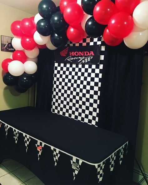 Honda Birthday Party Ideas, Honda Themed Birthday, Camaro Birthday Party Ideas, Tokyo Drift Birthday Party, Moto Birthday Party, Bolo Motocross, برق بنزين, Motocross Birthday Party, Skateboard Birthday Party