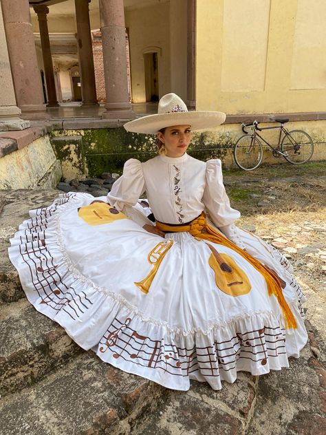 Escaramuza Dresses, Folklorico Dresses, Ballet Folklorico, Culture Art, Victorian Dress, Cute Outfits, Ballet, Disney Princess, Fashion Design